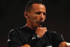 اختيار الحكمين الجزائريين حيمودي وإيتشعلي من قبل الفيفا للمشاركة في مونديال البرازيل