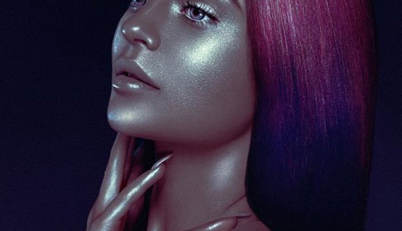 بالصور كيلى جينر تفاجئ جمهورها بـبشرة داكنة و المكياج هو البطل