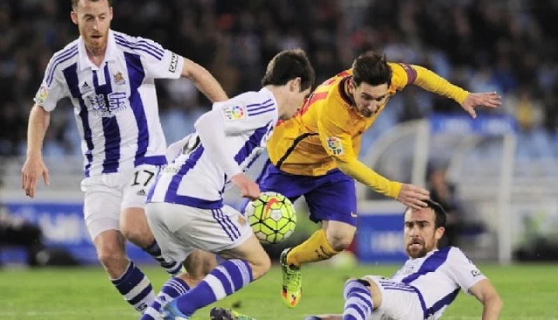 بالفيديو .. سوسيداد يهزم برشلونة ويشعل الصراع على لقب الليغا