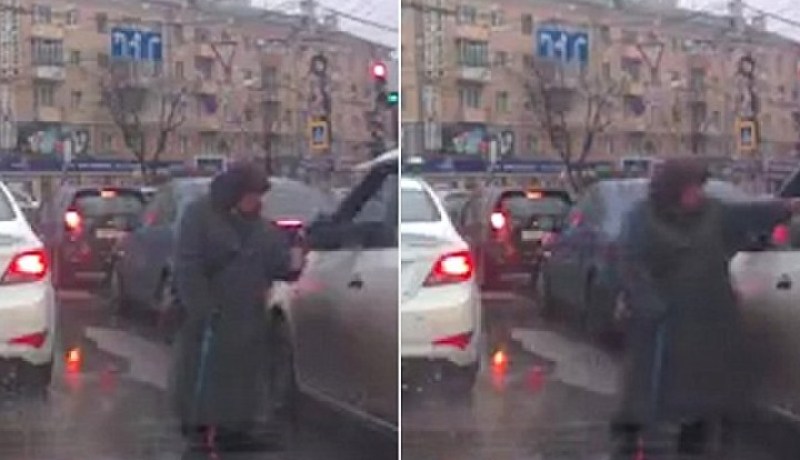 بالفيديو .. متسولة لم يعجبها مال قدمه لها سائق فرمته في وجهه