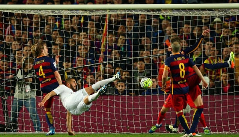 بالفيديو .. ريال مدريد يهزم برشلونة بثنائية ويحرجه في عقر داره