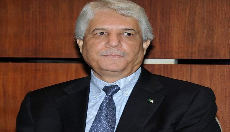 لوح يعلن عن مشروع لإنتداب مساعدي النيابة