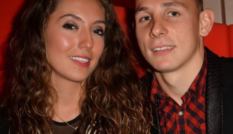 بالصور..هذه هي الحسناء الجزائرية التي خطفت قلب نجم برشلونة !