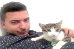 عطلة إجبارية لرياض بن عمر مع القطة رازان