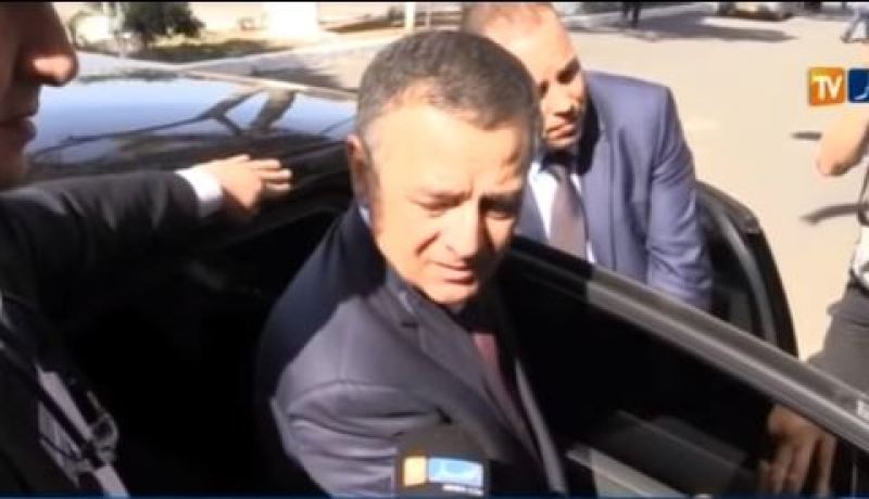 بالفيديو بوشوارب يرفض التعليق على قضية ربراب