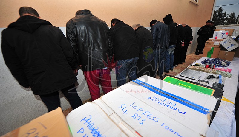 الأمن يفكك أكبر شبكة لسرقة سيارات هيليكس من الناقلين والموالين بوهران