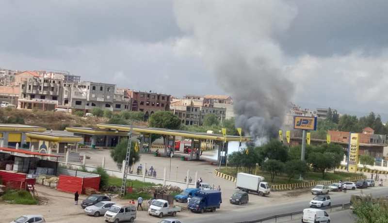 بالفيديو: اشتعال سيارة داخل محطة البنزين في برج منايل