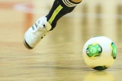 بالفيديو.. وفاة مدرب أرجنتيتي بعد إعتداء مناصر عليه