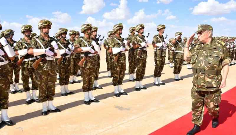 بالصور.. قايد صالح في زيارة عمل إلى الناحية العسكرية الثالثة ببشار