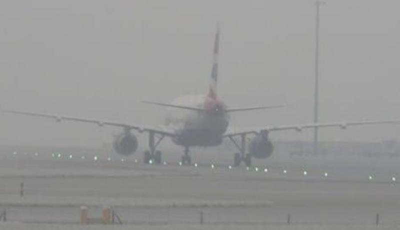 الضباب يلغي حوالي 100 رحلة في مطار هيثرو بلندن