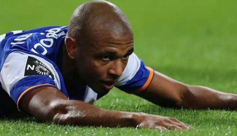 براهيمي يتعرض لإصابة في الفخذ الأيمن