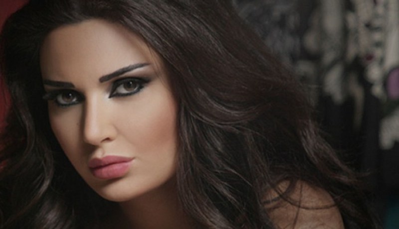 سيرين عبد النور تنشرصورة للصليب والجمهور يكفرّها