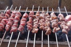 احذروا  شواء مسرطن يباع على الأرصفة في الـشوارع