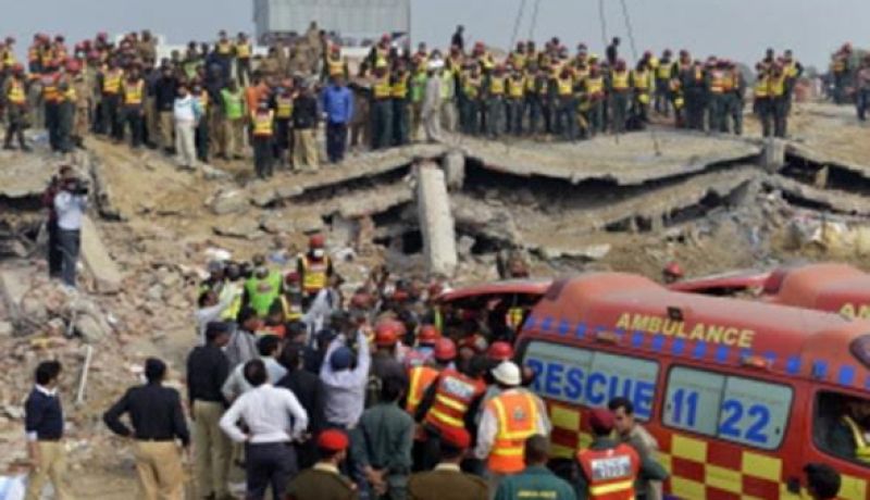 إرتفاع حصيلة ضحايا انهيار مصنع في باكستان إلى 45 قتيلا