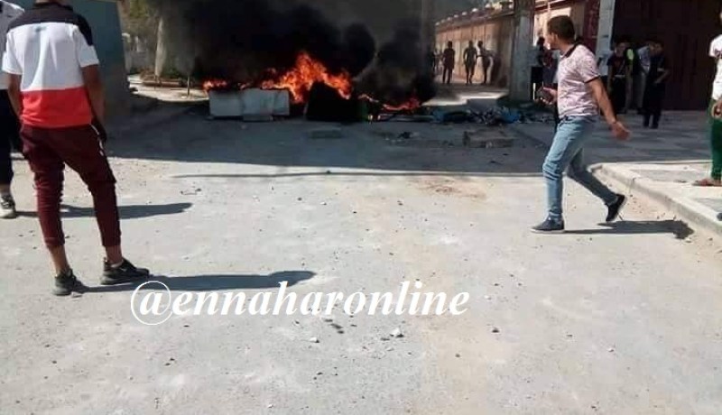 إصابة 13 شرطيا وتوقيف 26 شابا بعد مواجهات بين الأمن ومتظاهرين في الجلفة