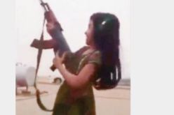 طفلة تلقي طلقات نارية من سلاح آلي تثير الجدل في السعودية