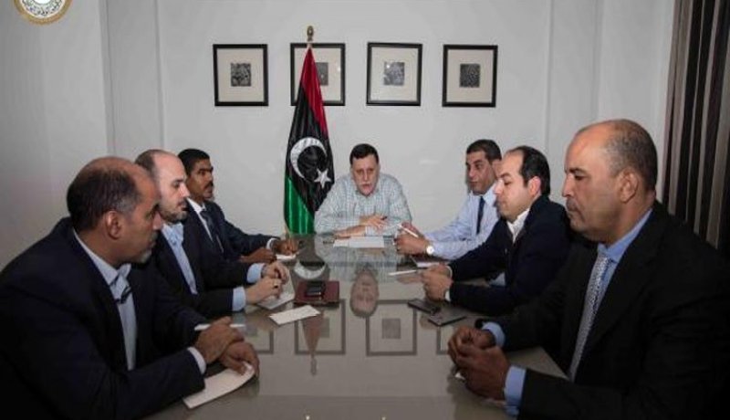 حكومة الوفاق تحذر من هجمات إرهابية عبر البحر على منشآت نفطية