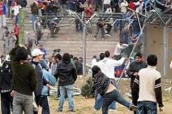 تراجع أعمال العنف بالملاعب بنسبة 30 بالمئة في سنة 2013