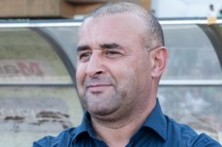 الرجاء البيضاوي ينهي رسميا مهام المدرب الجزائري عبد الحق بن شيخة