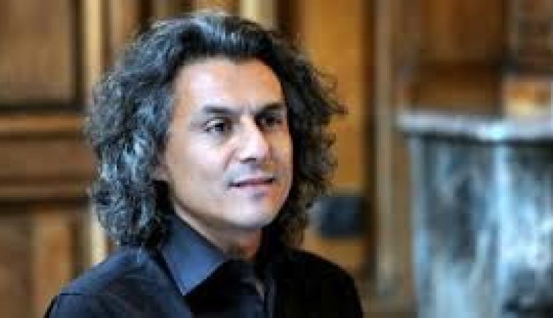 رشيد نكاز يكشف عن إستبدال اللغة الفرنسية باللغة الإنجليزية تدريجيا في الجزائر