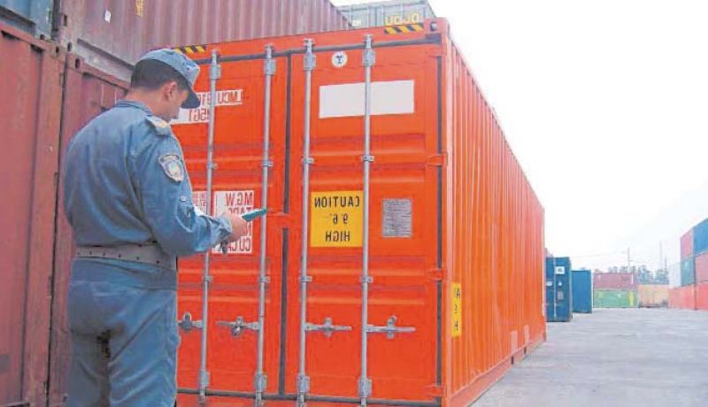 تفكيك شبكة لتهريب الاموال الى الخارج ضخمت فواتير استيراد 42 حاوية بوهران
