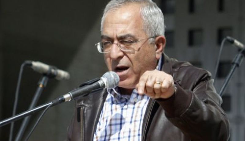 فياض يصاب بالاختناق لاستنشاقه غازا مسيلا للدموع في بلدة بلعين