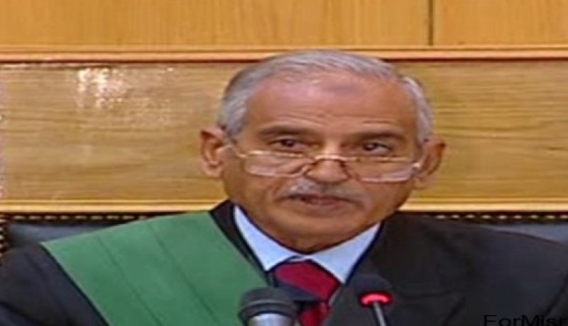 قاضي محكمة مبارك يهدد بالتنحى عن نظر القضية