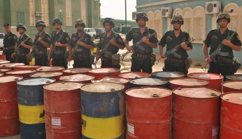 توقيف 28 شخصا وحجز أزيد من 33 ألف لتر وقود بعين قزام