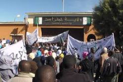 مسيرة  تجوب شوارع مدينة تمنراست احتجاجا على استغلال الغاز الصخري