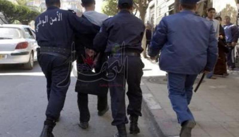 توقيف مروج مخدرات وفرار آخر في غليزان