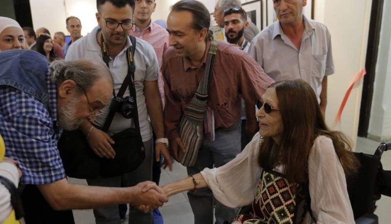 بالصور.. وفاة التشكيلية الألمانية أورسولا باهر بعد أخر معرض لها في دمشق