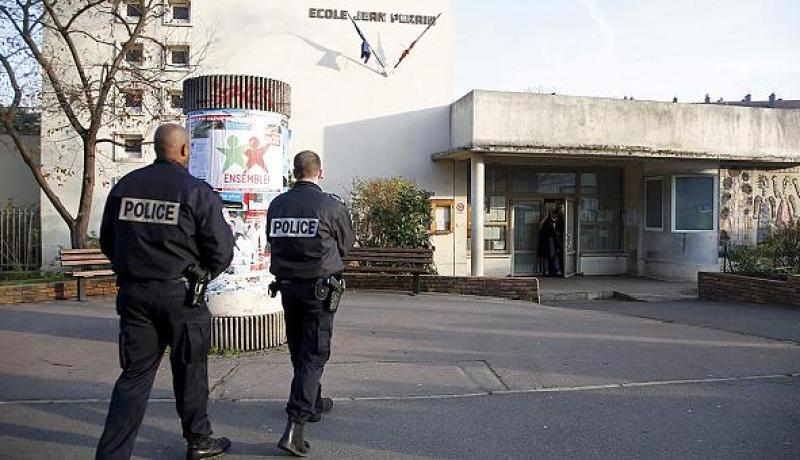 مدرس فرنسي يعترف باختلاق قصة طعنه من أجل داعش