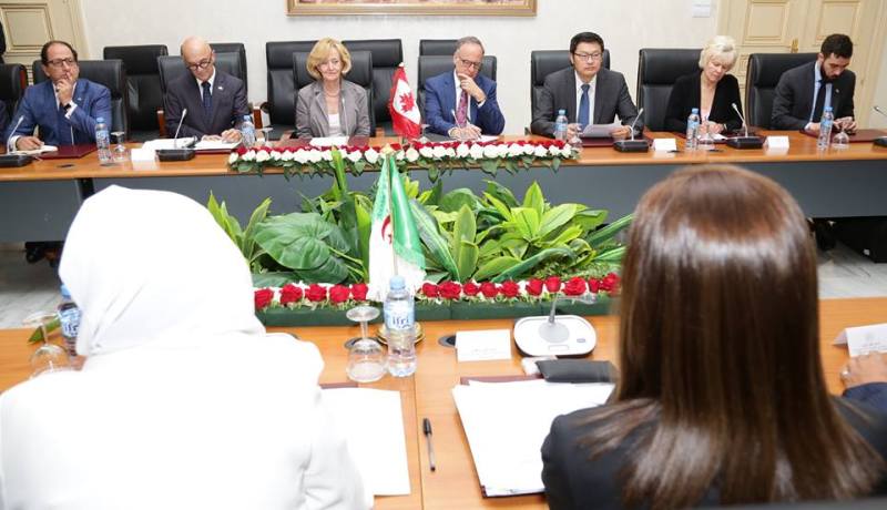 بالصور.. جلسة عمل بين اعضاء من مجلس الأمة ووفد من البرلمان الكندي