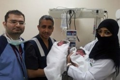 حاجة باكستانية تنجب التوأم صفا ومروة في منى