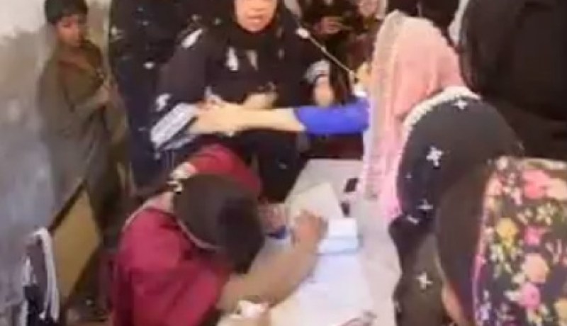 صفعة تحرم باكستانية من العمل السياسي لعامين