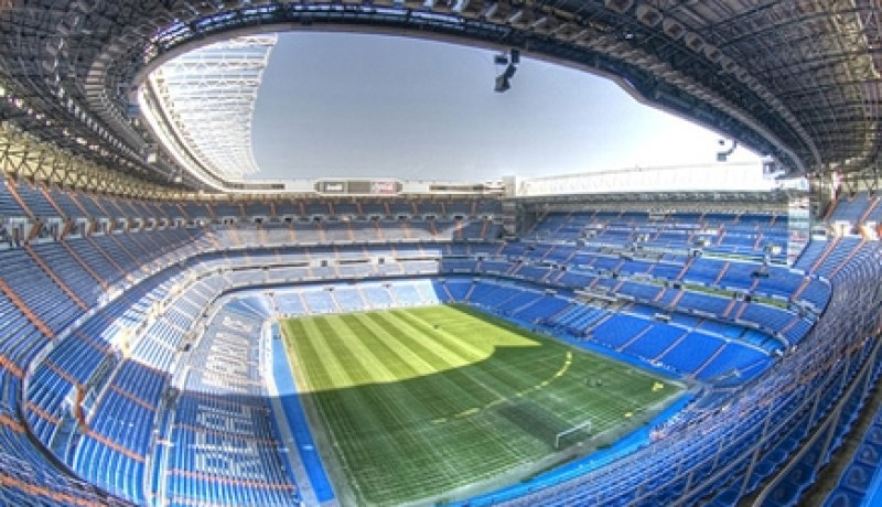 ريال مدريد يعتزم تغيير اسم ملعبه إلى الإمارات