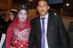 عروسان يصوتان بثوب الزفاف في انتخابات مصر