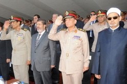 بيان من الأزهر عن قصة مصافحة شيخه للرئيس