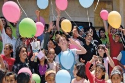 كاتبة “وردة الصحراء” تخرج عن صمتها وتصف أسماء بالقاتلة
