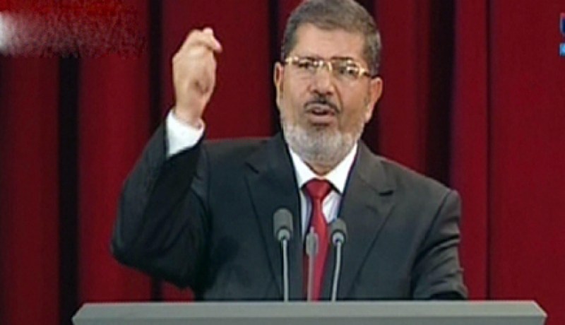 الجيش المصري يسلم مرسي السلطة رسميا في مراسم عسكرية