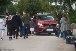 بالصور- أنصار المان يحاصرون “ماتا” و”دي خيا” بسبب ليستر!