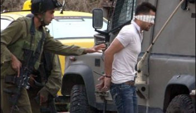 قوات الاحتلال الاسرائيلية تعتقل فلسطينيا من الخليل