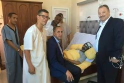 ميهوبي يزور الفنّان هواري عوينات في المستشفى