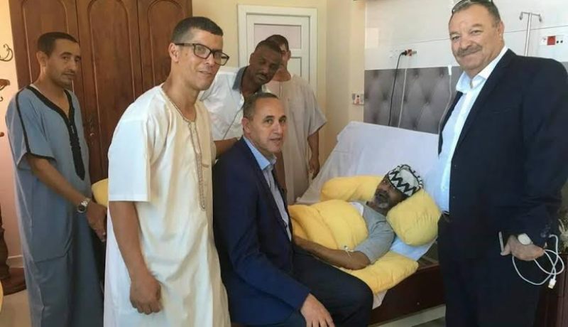 ميهوبي يزور الفنّان هواري عوينات في المستشفى