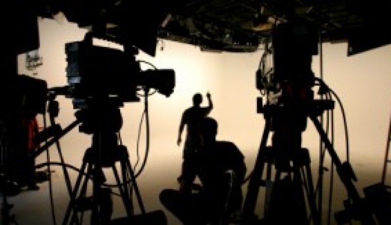 اللجنة البرلمانية المختصة تؤكد تقيدها بأحكام قانون الإعلام