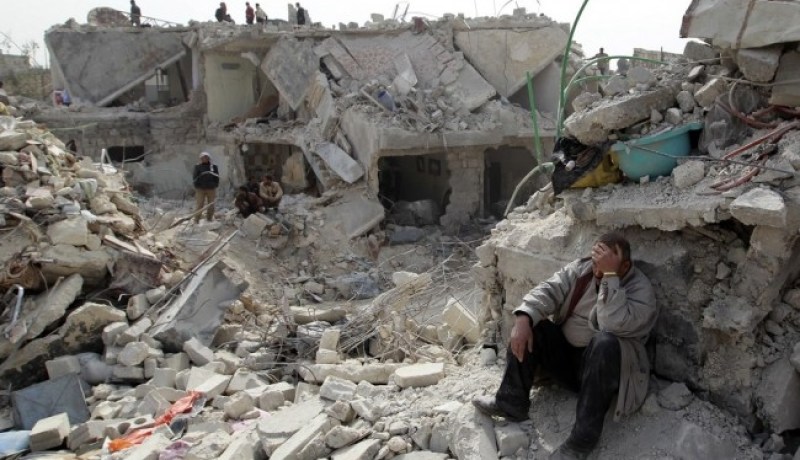 مقتل 20 سوريا في قصف جوي استهدف مستشفى في حلب
