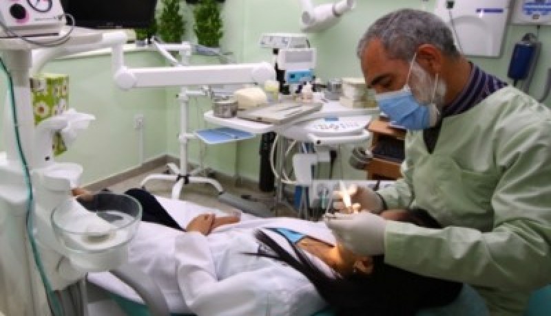 قلع الأسنان بـ 1000دينار واستئصال الجـذور بــ 3500 دج
