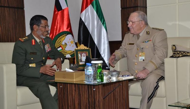 قايد صالح يتحادث مع رئيس أركان القوات المسلحة لدولة الإمارات