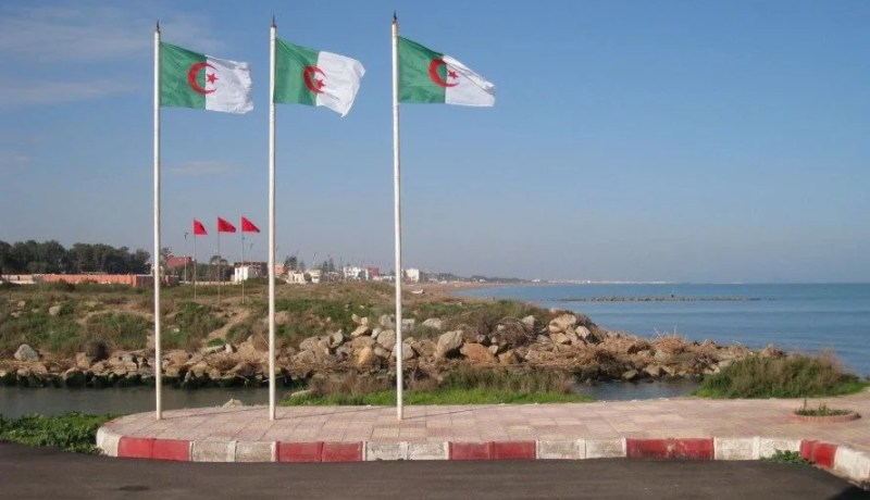 الجيش المغربي يفرج عن 5 جزائريين جنح قاربهم إلى شواطئ السعيدية