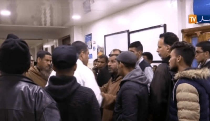 بالفيديو .. وفاة شخص بعد تسجيل أكثر من 80 حالة تسمم غذائي في البيض